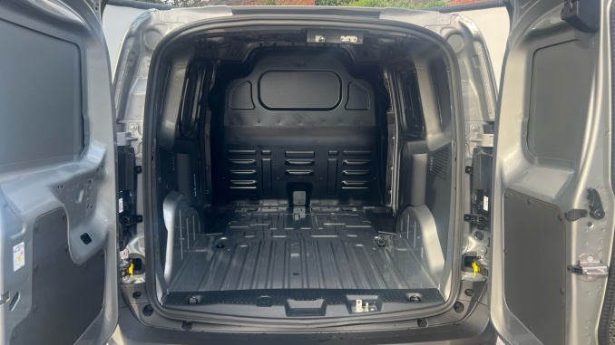 Ford Transit Courier E-Transit Courier 100kW 43kWh Trend Van Auto - Image 4